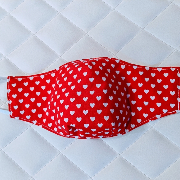 7$ 5/25$Face mask Reversible - Picture 2 of 4